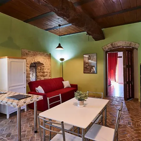 Castrum A Spoleto, Umbria Çiftlik konaklama *
